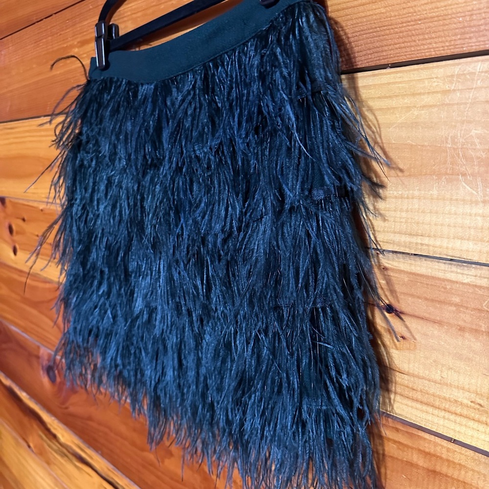 Beautiful, green emerald feather mini skirt 🪶